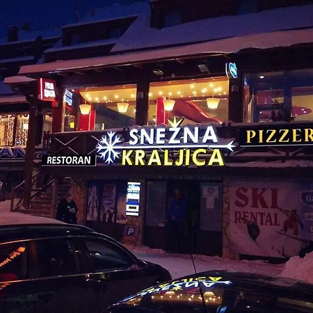 Snezna Kraljica 3*